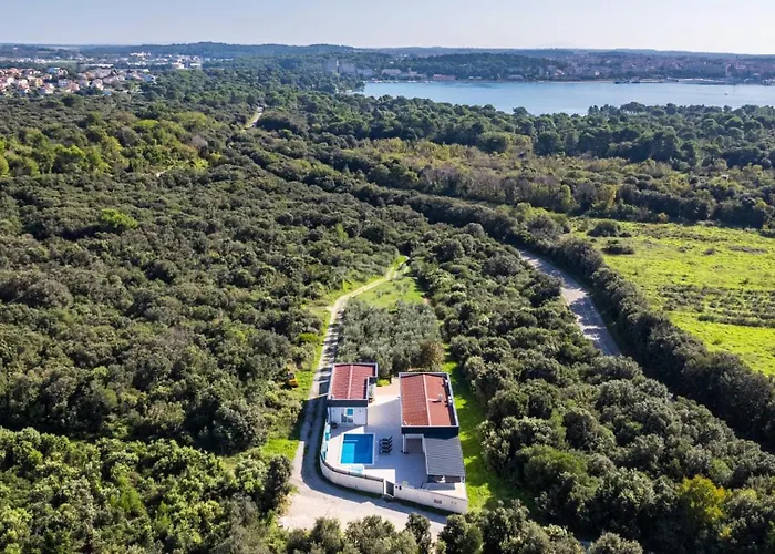 Vallelunga Villa Pula